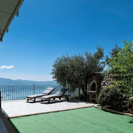 Mantegna Garten Mit Seeblick Und Schwimmbad Apartment *